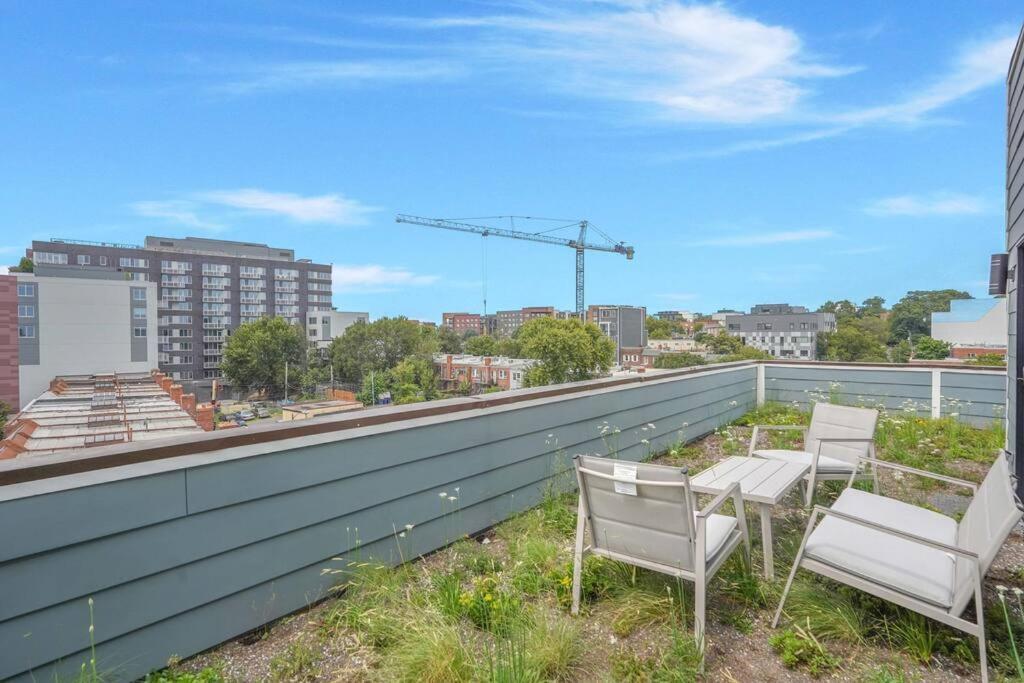Enjoy City Skyline Views From Private Roofdeck! ワシントン エクステリア 写真